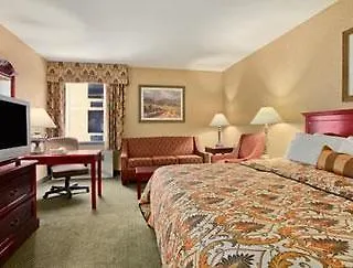 Ramada Plaza Hotel 3*