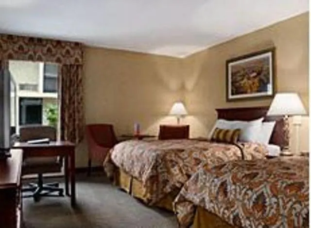 Ramada Plaza Hotel 3*